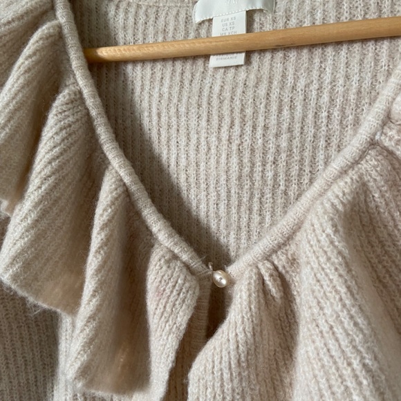 Flounce-collared Cardigan - Picture 4 of 5